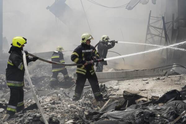 Guerra Ucraina: attacco a Kharkiv, almeno 19 morti