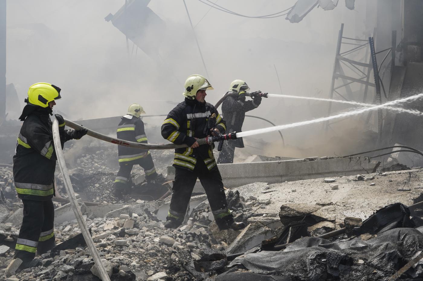 Ucraina, Kiev: “Bombe russe su ospedale, 4 medici morti”