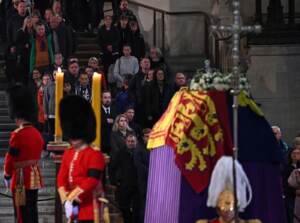 Les Britanniques observent une minute de silence en mémoire de la reine Elizabeth