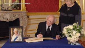 Regina Elisabetta, i leader mondiali firmano il registro delle condoglianze