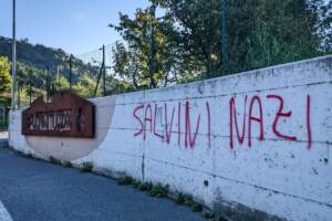 Pontida, all’ingresso spunta scritta ‘Salvini nazi’