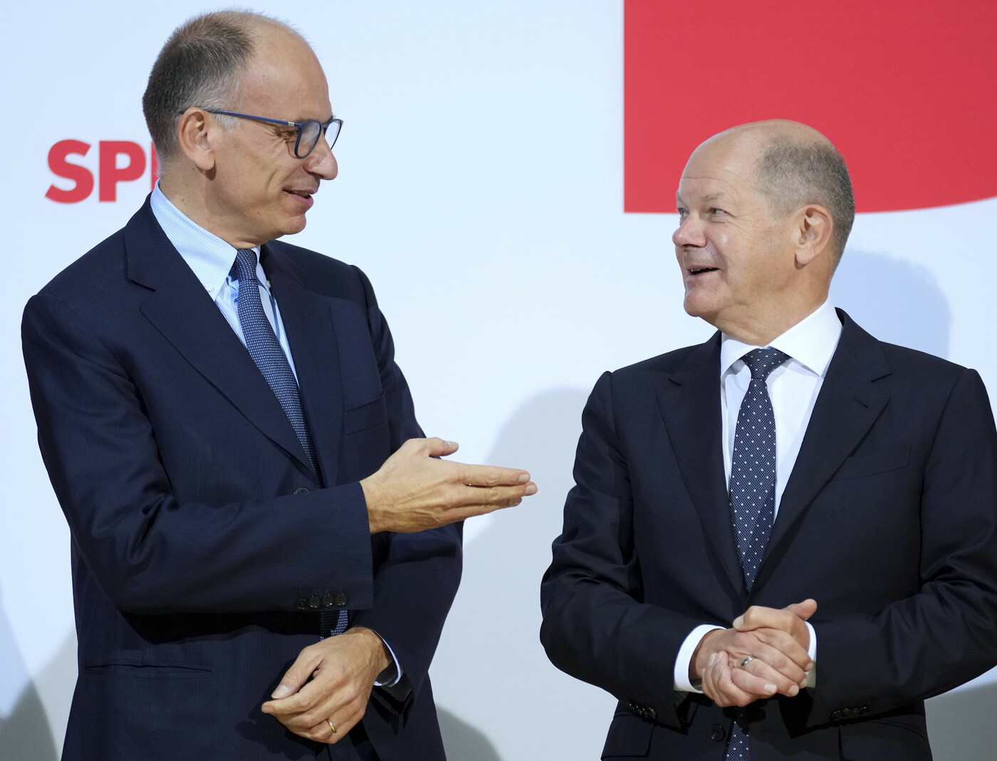 Berlino, Spd: “Meloni post-fascista, in gioco destino Ue”. Lei: “Chiedo agli italiani” Berlino, Spd: “Meloni post-fascista, in gioco destino Ue”. Lei: “Chiedo agli italiani”