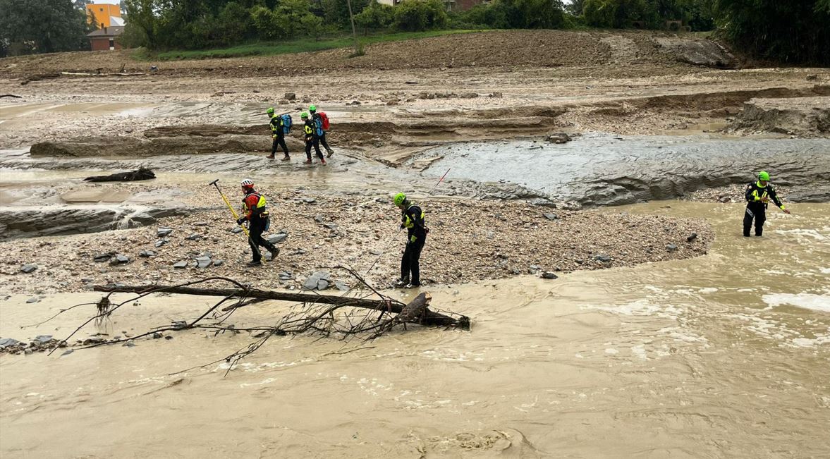 Alluvione Marche, trovato zainetto del piccolo Mattia
