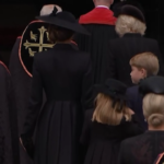 Regina Elisabetta, l’arrivo ai funerali dei principini