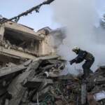 Ucraina, Kiev affonda una chiatta russa