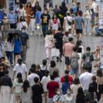 Covid, Ema avverte: “Casi diminuiti ma prepararsi a nuova ondata”