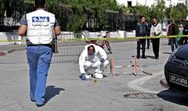 Tunisie: Trois Tunisiens arrêtés pour meurtre présumé d’un Français
