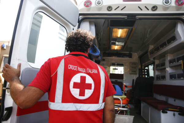 Roma, consegna nuove ambulanze della Croce Rossa al sistema sanitario ucraino