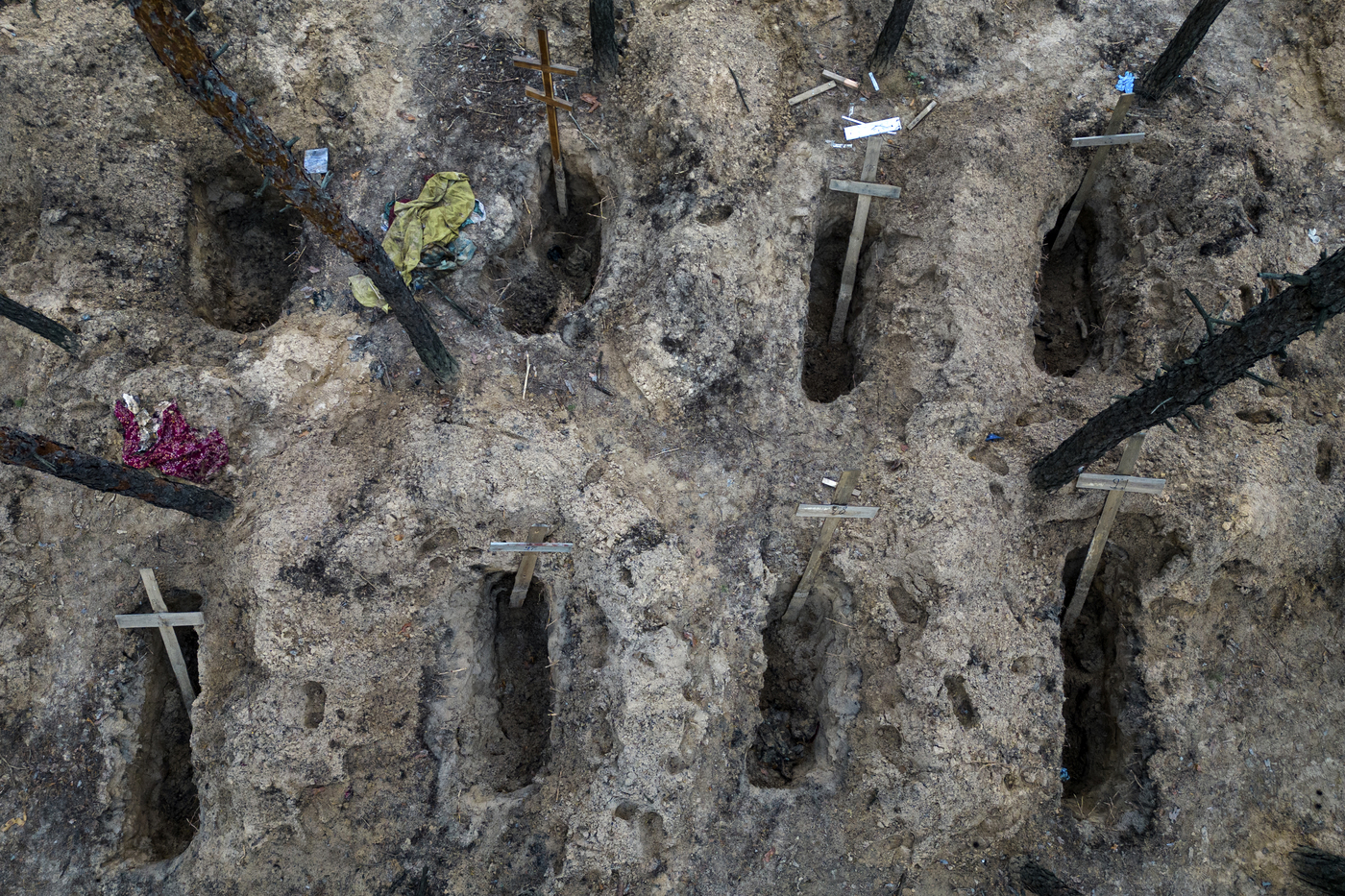 Ucraina, 263 corpi in fossa comune: 2 sono bambini Ucraina, 263 corpi in fossa comune: 2 sono bambini
