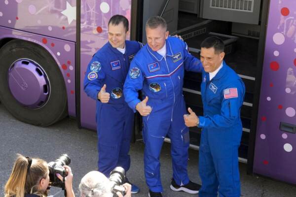 Baikonur, equipaggio russo-americano verso la stazione spaziale