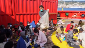 Oltre 400 migranti sbarcati a Messina