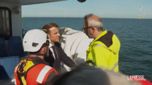 Francia, Macron visita parco eolico off-shore