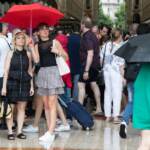 Meteo, weekend di vento e temporali: raffiche fino a 80 km/h