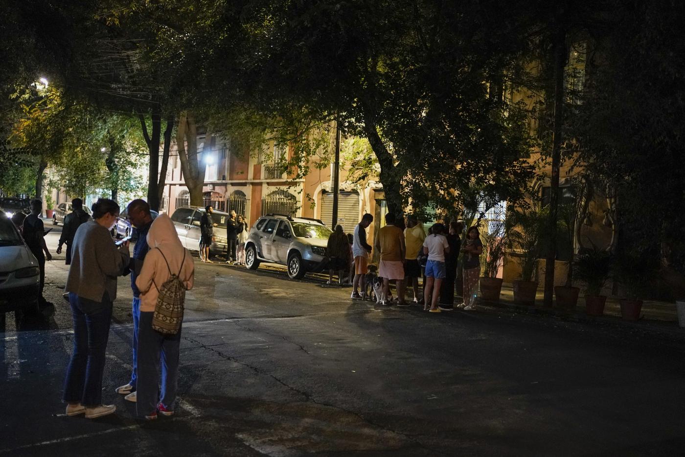 Terremoti, scossa 6.8 in Messico: morta una donna nella capitale Terremoti, scossa 6.8 in Messico: morta una donna nella capitale