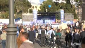 Elezioni, la piazza del centrodestra tifa Meloni
