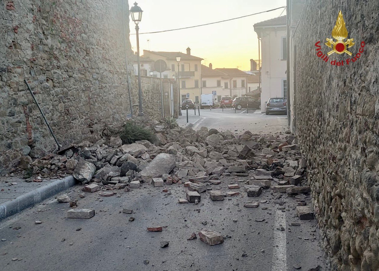 Terremoti Litalia Trema Scosse In Emilia Marche E Liguria Lapresse 9918