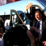 Elezioni, Letta sul bus elettrico arriva in piazza del Popolo ma è mezza vuota