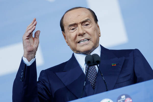 Ucraina, Berlusconi: “Putin voleva solo sostituire il governo Zelensky con persone perbene”