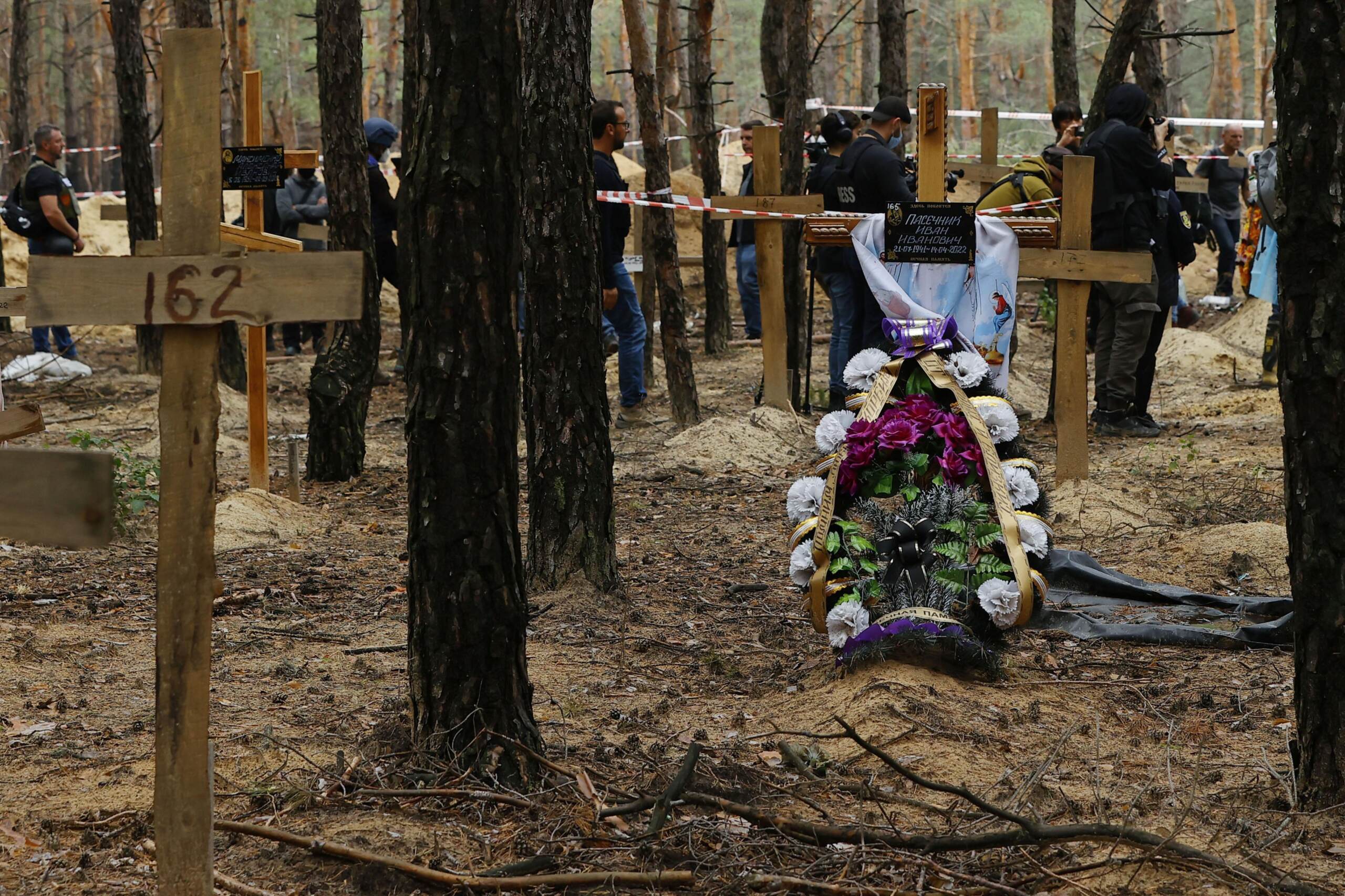 Ucraina, scoperta fossa comune a Izyum