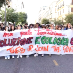 Napoli, i ragazzi di Fridays for Future manifestano per le vie del centro
