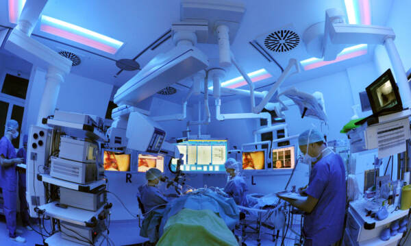 Sala operatoria del International Reference and Development Centre for Surgical Technology in Germania