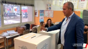 Elezioni, De Magistris vota nella sua Napoli
