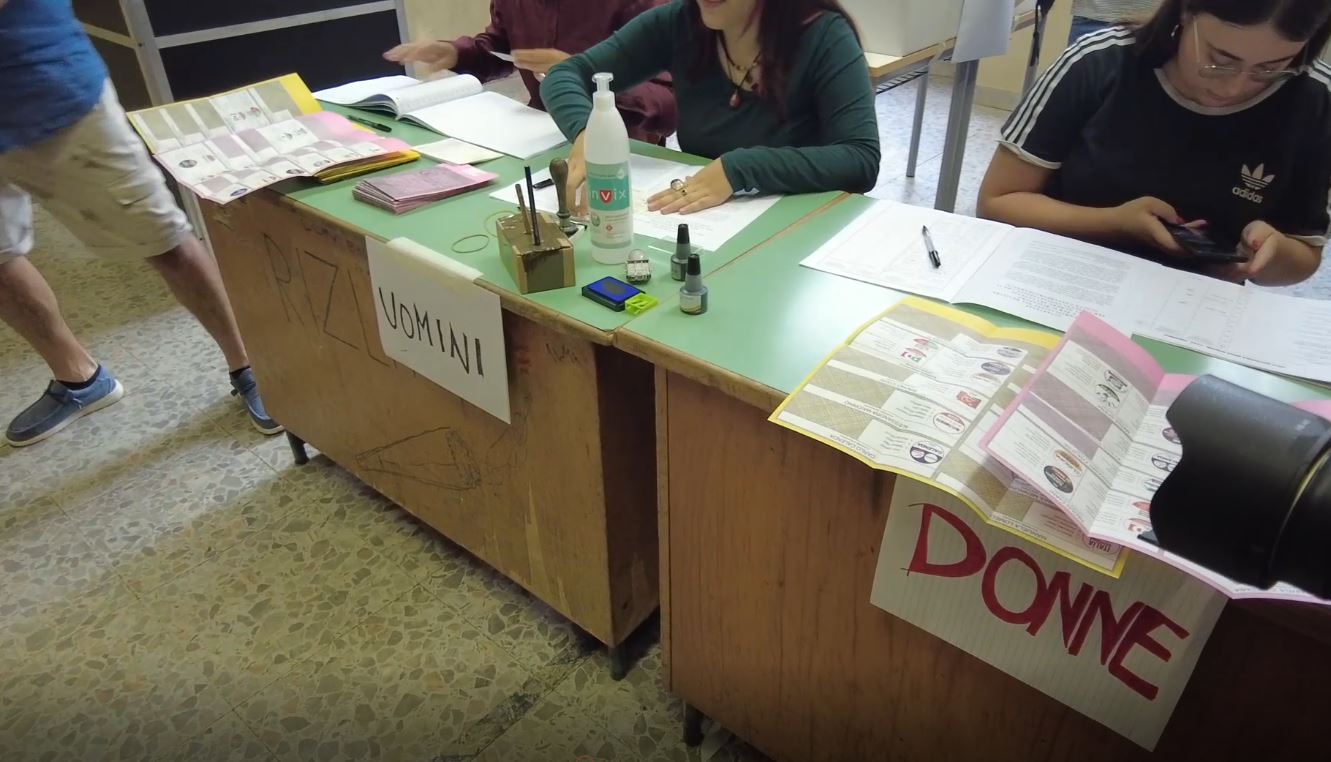 Elezioni, polemica su divisione ‘maschi’ ‘femmine’ ai seggi