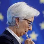 Bce, Lagarde: “Prevediamo altri aumenti dei tassi”