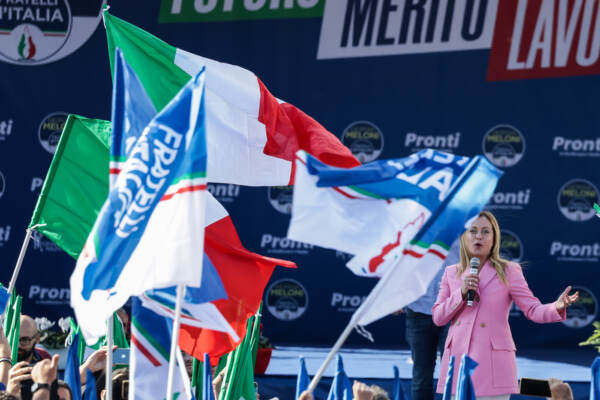Elezioni, chiusura campagna elettorale Fratelli d' Italia: Giorgia Meloni in piazza a Napoli