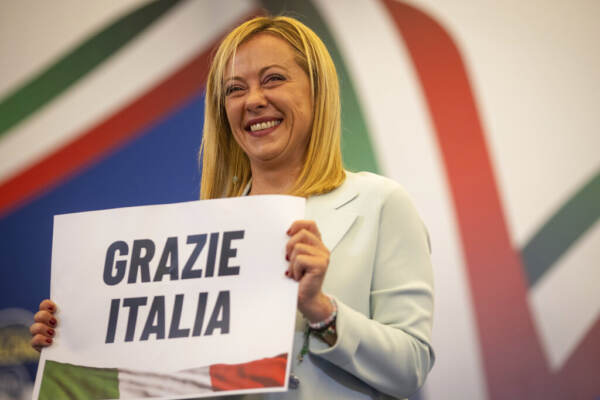 Elezioni, l’Italia svolta a destra. Meloni si prende il Paese