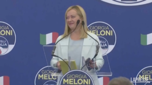 Standing ovation per Meloni al comitato di Fdi