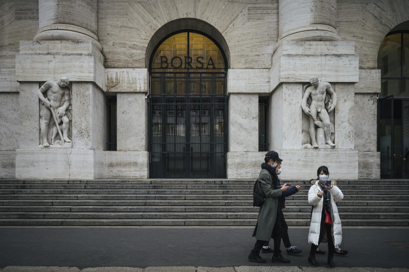 Borsa, Piazza Affari sprofonda: effetto Svb
