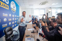 Matteo Salvini commenta i risultati delle elezioni politiche presso la sede delle Lega di Via Bellerio