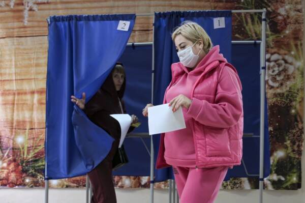 Ucraina, ultimo giorno dei referendum per annessione alla Russia
