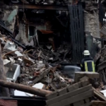 Ucraina, bombe su Sloviansk: palazzo ridotto in macerie