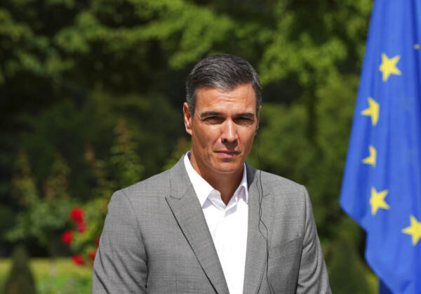 Elezioni, El Paìs: “Vittoria Meloni duro colpo per governo Sanchez”