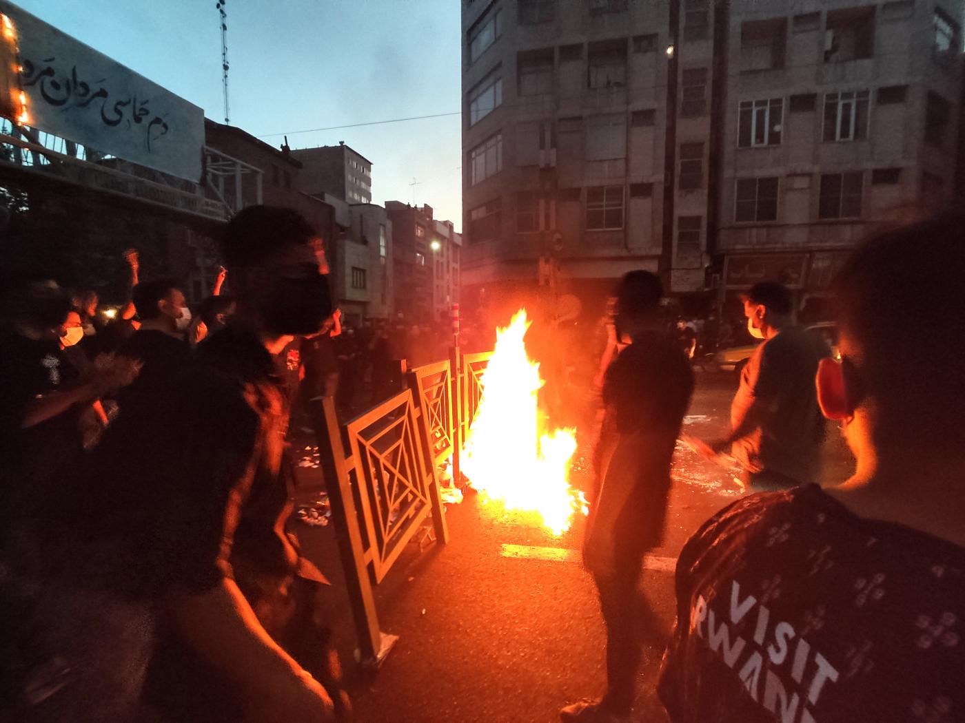 Amini, polizia Iran: “Useremo tutta la forza contro proteste”