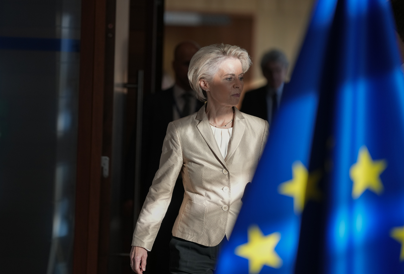 Ucraina, nuove sanzioni Ue contro Russia. Von der Leyen: “Cremlino paghi escalation”
