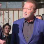 Arnold Schwarzenegger visita Auschwitz