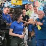 Spazio, AstroSamantha riceve le chiavi dell’Iss: è comandante della stazione