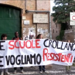 Roma, infiltrazioni e aule pericolanti: mattinata di protesta al Liceo Cavour