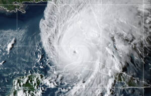 Florida, uragano Ian sale a categoria 4