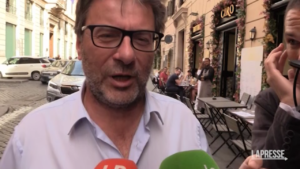 Governo, l’ironia di Giorgetti: “Io fuori da lista ministri? Riposo”