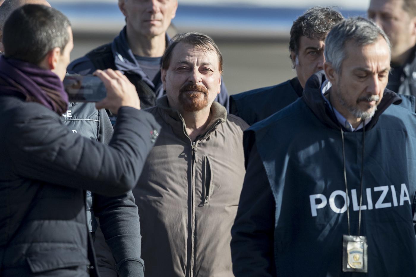 Cesare Battisti è detenuto comune: declassificato regime carcerario Cesare Battisti è detenuto comune: declassificato regime carcerario