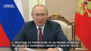 Russia, Putin: “L’egemonia dell’Occidente si sta sgretolando”