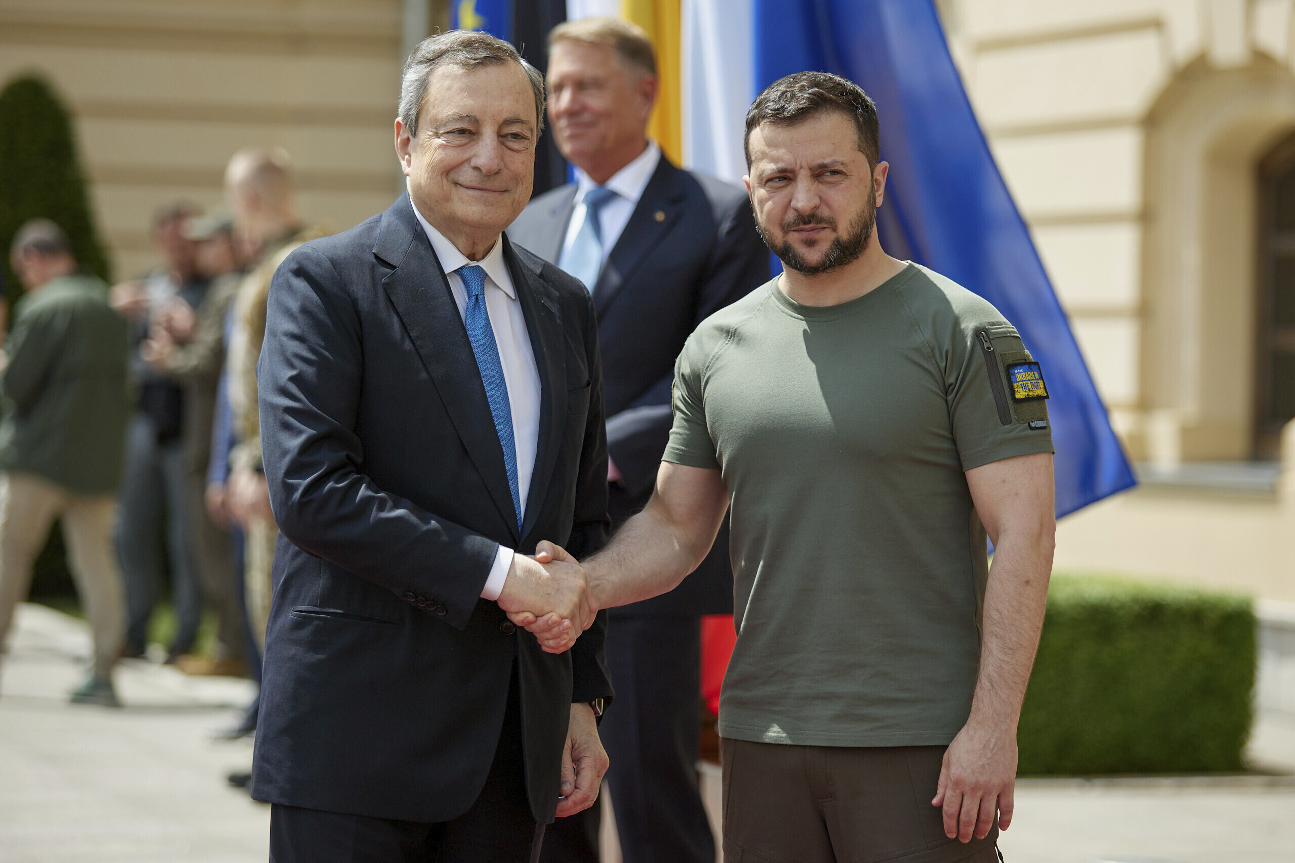 Ucraina, Draghi a Zelensky: “Non riconosceremo referendum russi”