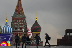 Russia, ambasciata italiana a Mosca: “connazionali valutino se lasciare Paese”