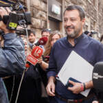 Lega: Salvini compatta squadra e non molla il Viminale