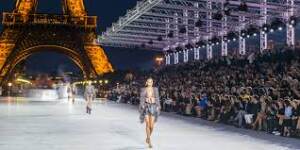 À Paris pour la Fashion Week, elle se fait voler des bijoux qui valent des millions