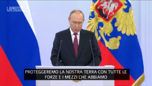 Ucraina, Putin celebra l’annessione dei territori occupati: “Nostri per sempre”